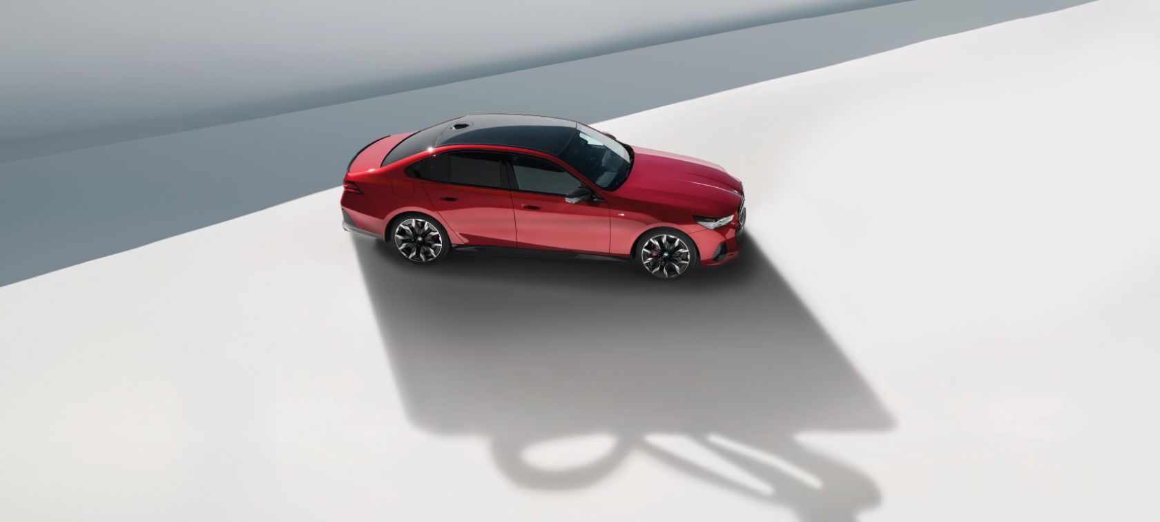 Wybierz nowe BMW z modeli dostępnych od ręki, które skrywa niespodziankę w bagażniku. Zyskaj komplet kół zimowych z korzyścią 50%.